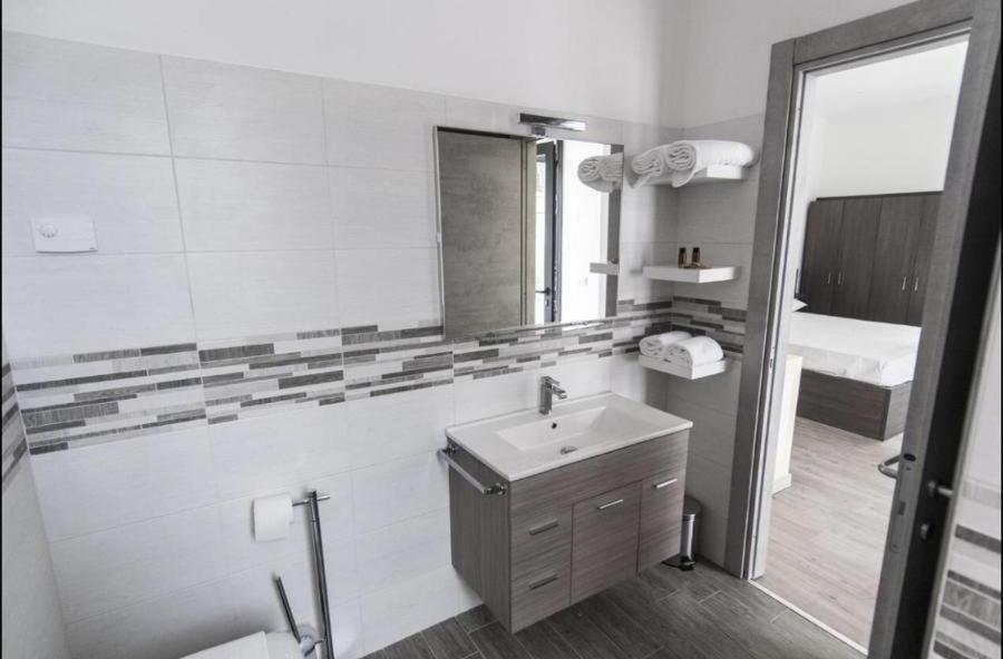 Antica Campione Rooms & Hostel Campione del Garda Ngoại thất bức ảnh