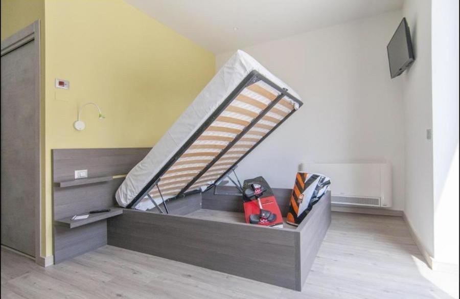 Antica Campione Rooms & Hostel Campione del Garda Ngoại thất bức ảnh